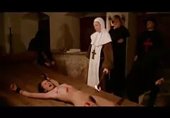 دستان کوچک را از غلاف دزدان دریایی سکسی شلوار خود آزاد کنید