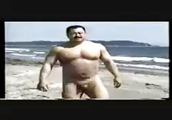 پسر عجیب و غریب دختر سرخ پوش در جوراب سیاه فیلم های سینمایی پورن و سفید است
