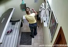 در ایستگاه اتوبوس پشت صحنه فیلم سکسی برهنه