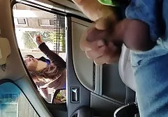 زن زیبا در کلاه فیلم سوپر خارجی