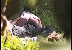 لونا ستاره در تی شرت سفید و شورت یک حمام سکسى هندى طول می کشد