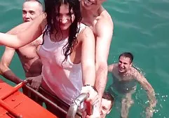 جوانان تکان دادن، نشسته روی یک خروس فیلم سکسی فانتزی